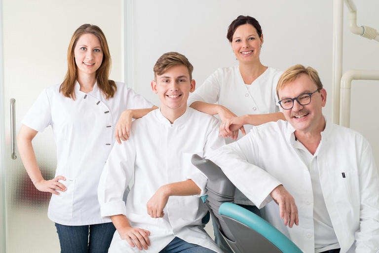 Das Laborteam um Zahntechnikmeister Richard Schlenk